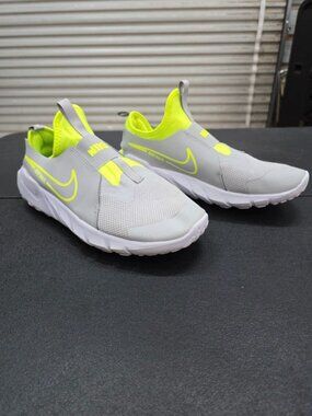Nike running shoes gray/green size 7Y